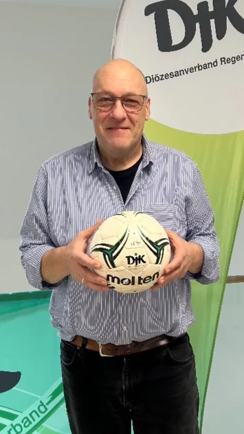 Auf dem Bild ist der Geschäftsführende Sportreferent Dirk Lill abgebildet