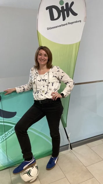 Auf dem Bild ist die Jugendbildungsreferentin Theresa Metzger abgebildet