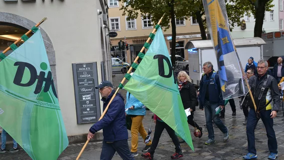 Fahnenabordnungen bei der Bundeswallfahrt